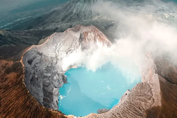 Ijen crater lake
