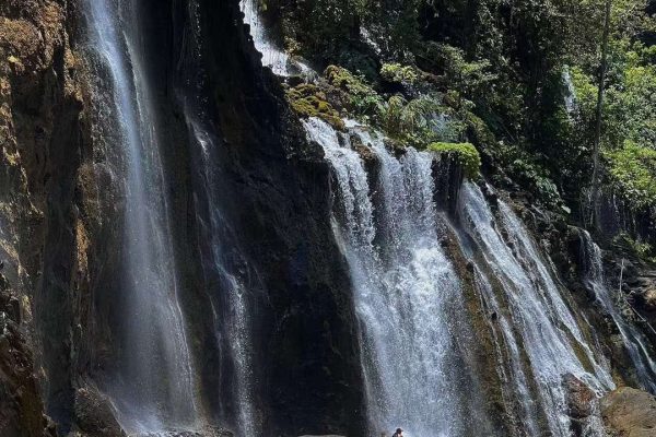 Kabut pelangi waterfall